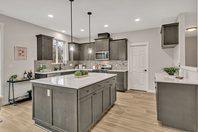 Building Photo - Award winning school district! 4 bedroom with RV and boat parking!