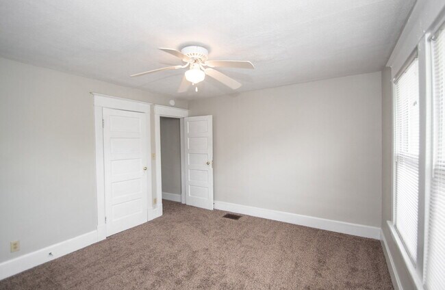 Building Photo - "Charming 3-Bed Duplex Retreat on E Ohio S...