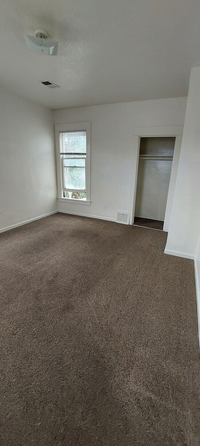 Building Photo - (1614 8th Ave)