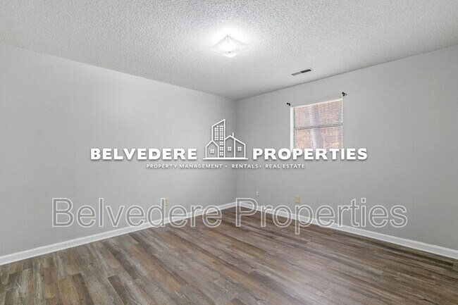 Building Photo - 2402 Markwood Ln SE