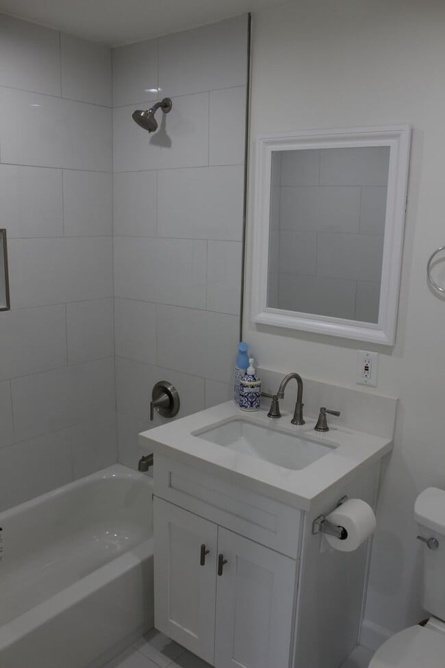 Building Photo - Brand New Construction, Never Lived In, 2bd 2ba in Fullerton