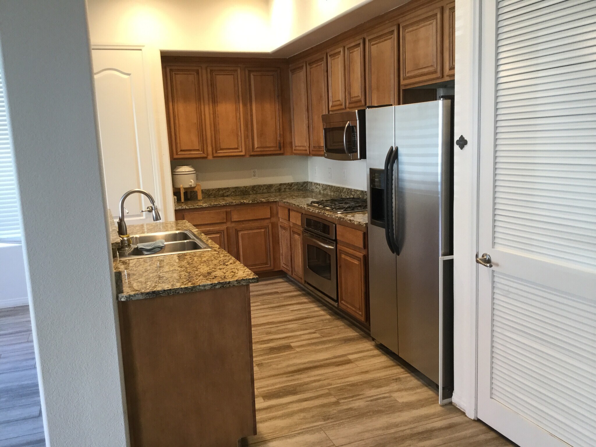 Building Photo - 38 E Serene Ave