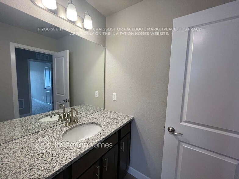 Building Photo - 13593 Arriba Dr