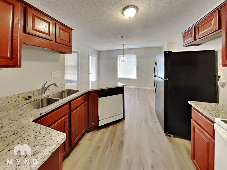 Building Photo - 3806 Sungrove Cir E