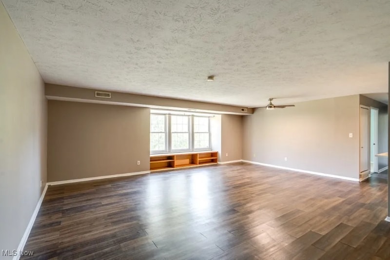 Building Photo - 26179 Raintree Blvd