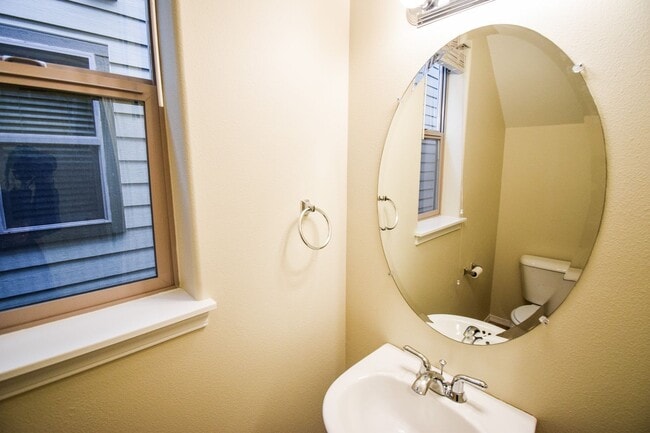 Building Photo - Beautiful Home in Amazing Neighborhood!