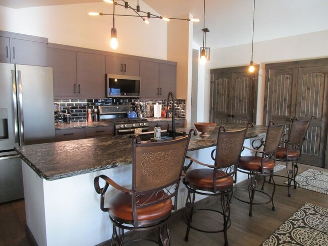 Building Photo - Delightful Monterra 2 Bed 2 Bath Condo wit...