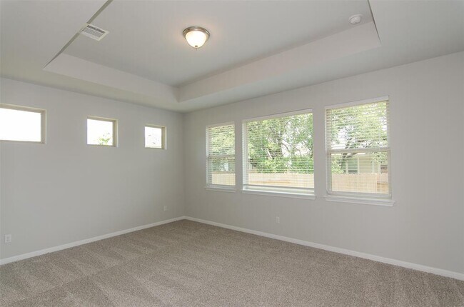 Building Photo - 905 Olive Creek Dr