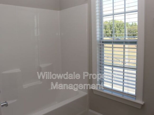 Building Photo - 1121 Matisse Dr