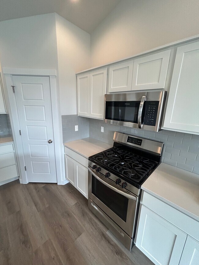 Building Photo - Iceberg Lake