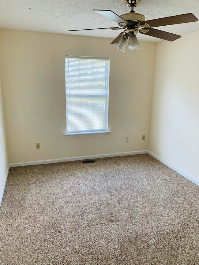 Building Photo - 112 Hunter Ridge Dr