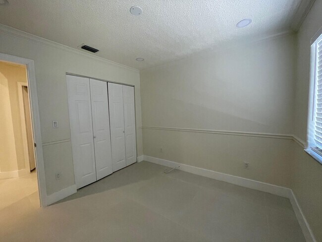 Building Photo - 1806 NW 98th Ave