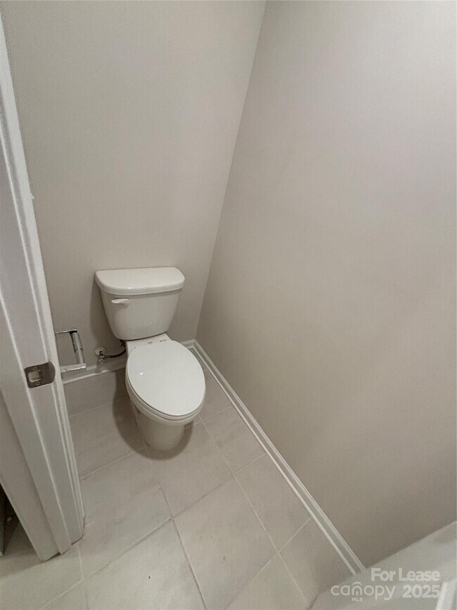 Building Photo - 414 Sagecroft Ln