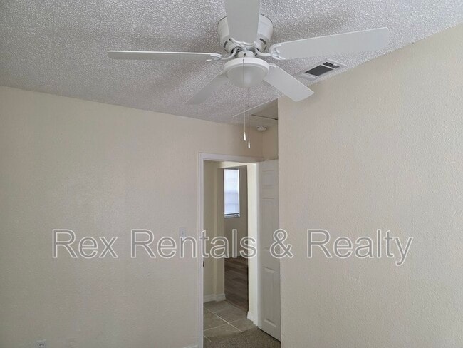 Building Photo - 2337 15th Ave S