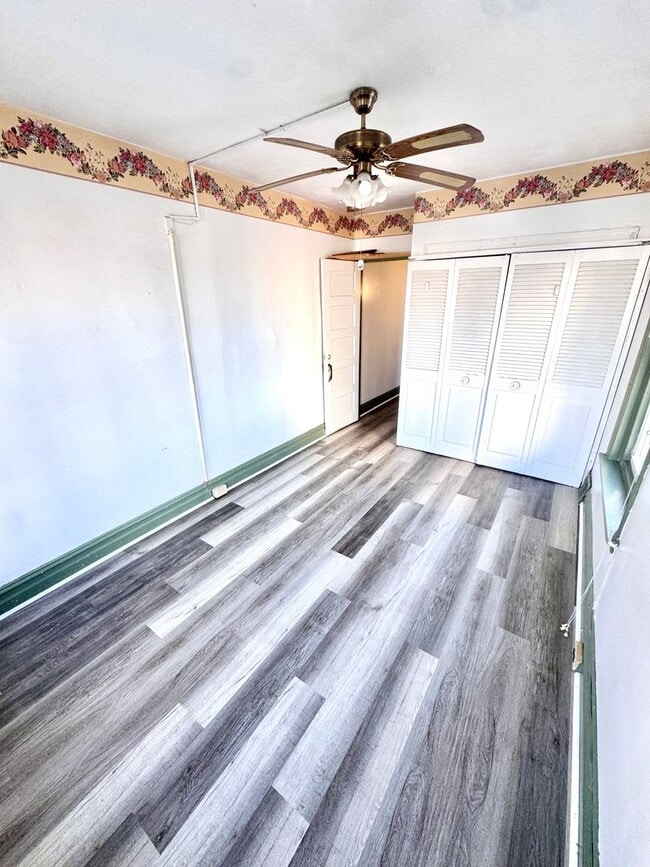 Building Photo - FOUR BEDROOM End of Row