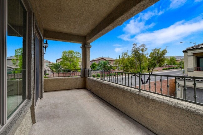 Building Photo - Gorgeous Three Bedroom in the Northwest!