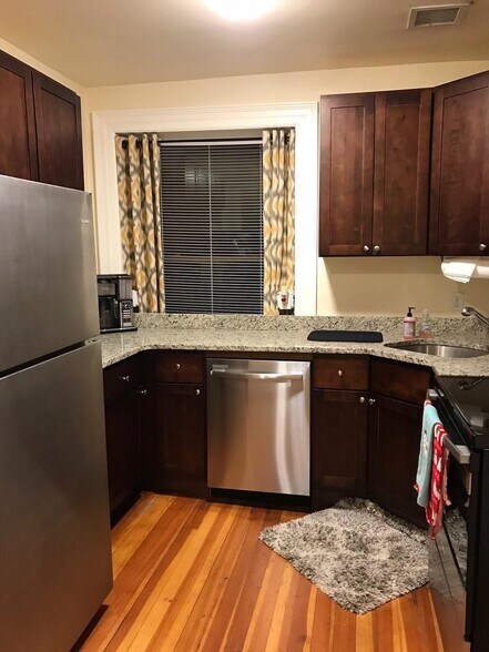 Apt 12 - 1463 Beacon St