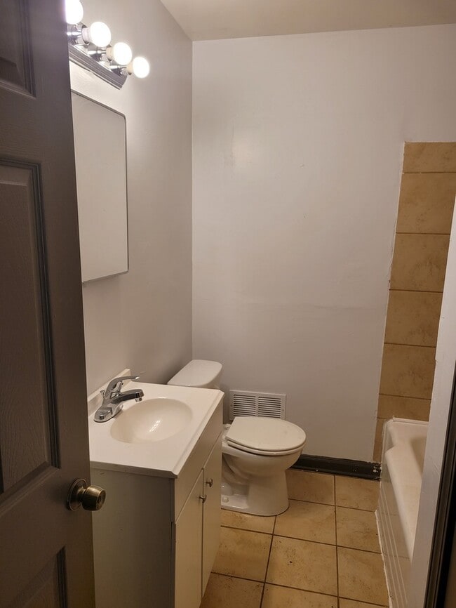 Building Photo - Three Bedroom Brick Ranch Home, Total Elec...
