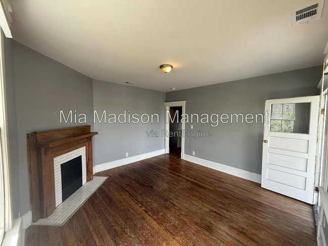 Building Photo - 607 W 44th St