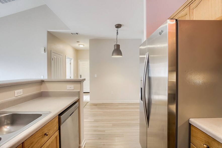 Building Photo - 9622 W Coco Cir