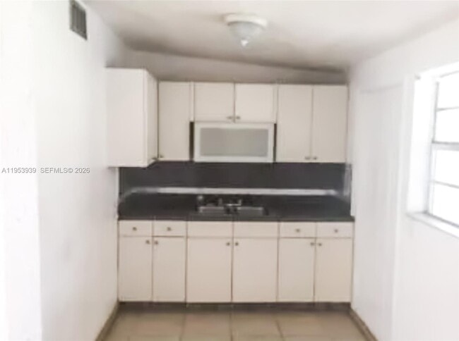 Building Photo - 1530 NW 11th Ct