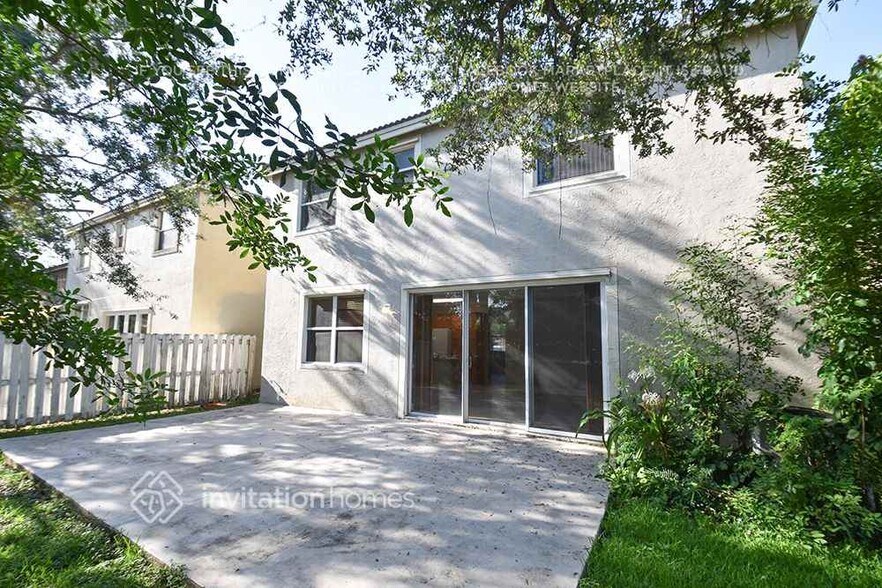 Building Photo - 15891 SW 48th Manor