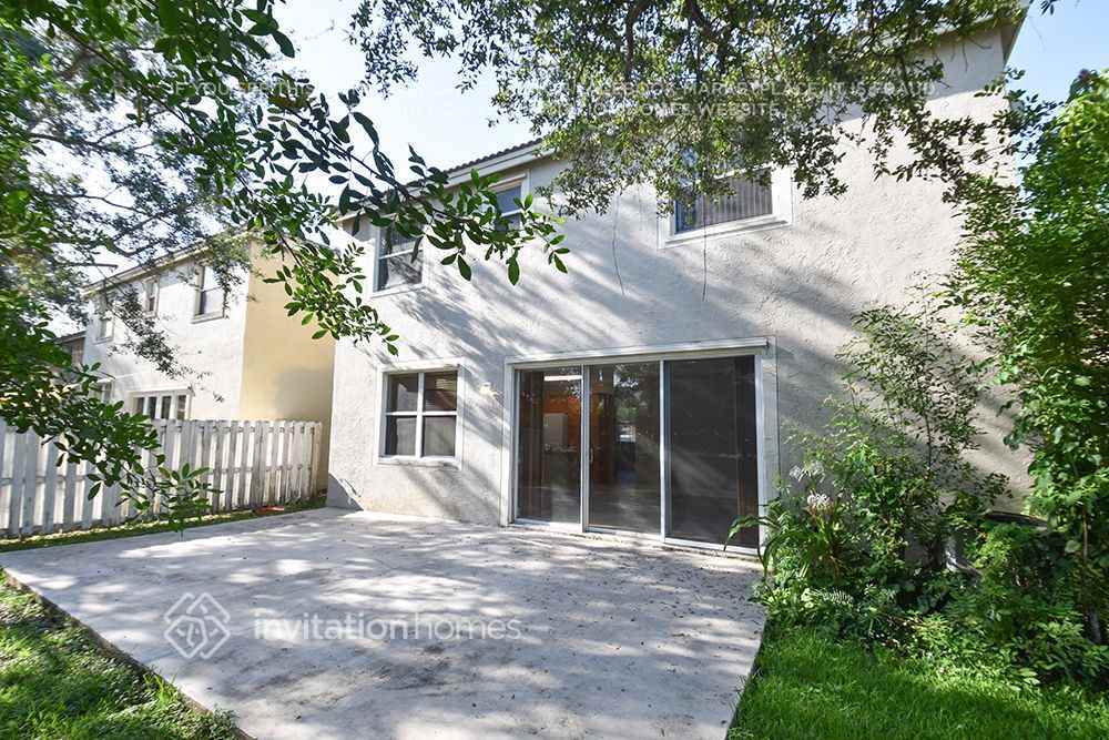 Building Photo - 15891 SW 48th Manor