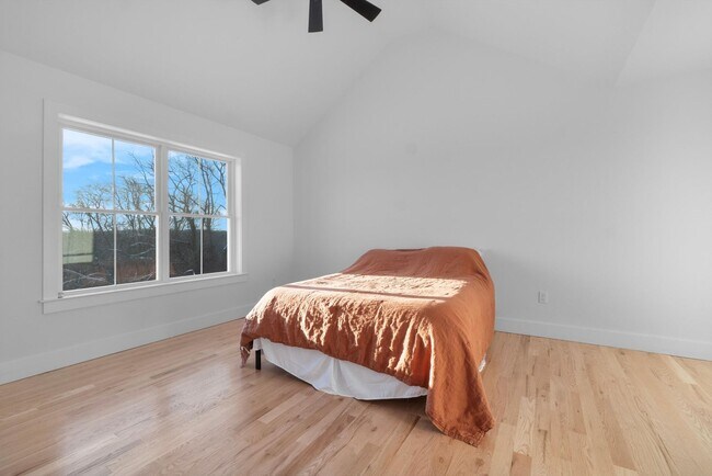 Building Photo - Move In Ready: Custom-built home