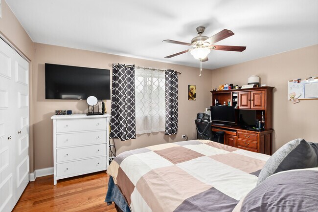 Building Photo - 11112 E Cove Cir
