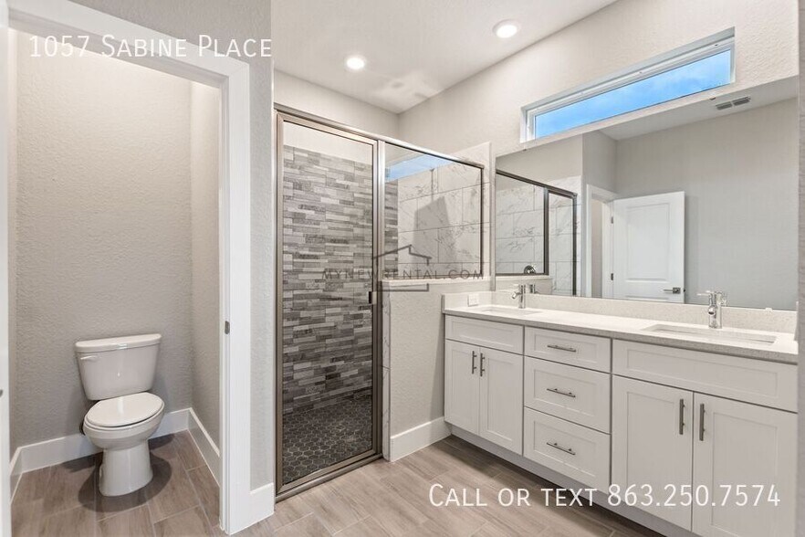 Building Photo - 1057 Sabine Pl