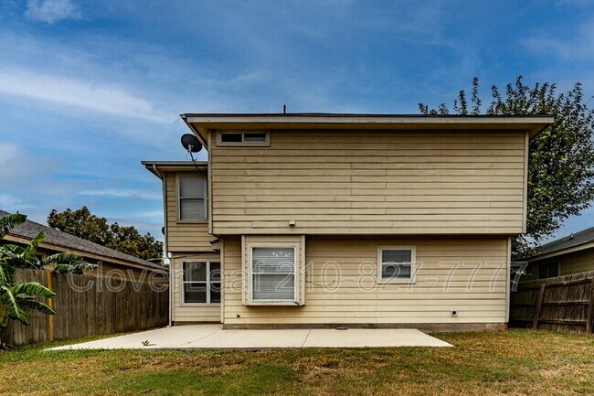 Building Photo - 7121 Lynn Lake Dr