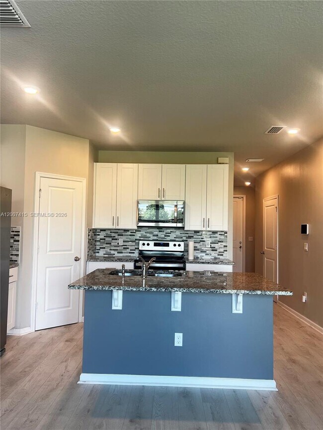 Building Photo - 6349 Topsail Dr