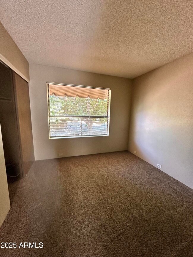 Building Photo - 10424 N 11th Pl