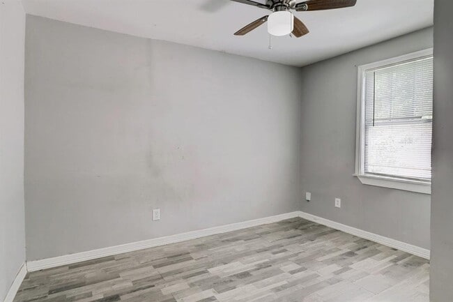 Building Photo - 7438 Bywood St