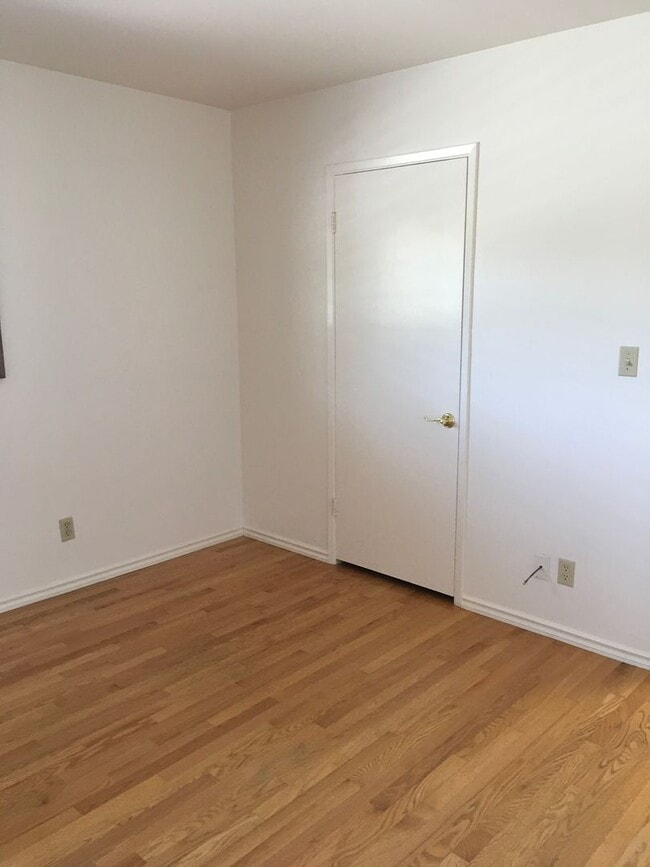 Building Photo - Charming Vintage 3BR/1.5BA Corner Lot Home...