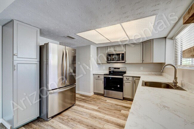Building Photo - RENOVATED CUL-DE-SAC HOME