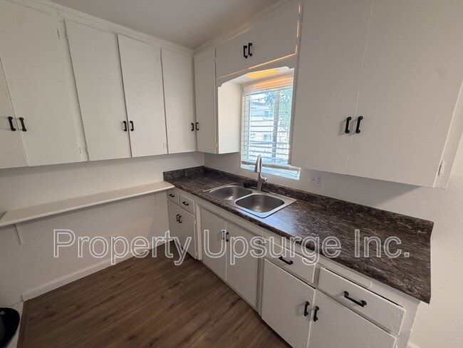 Building Photo - 2424 Court St