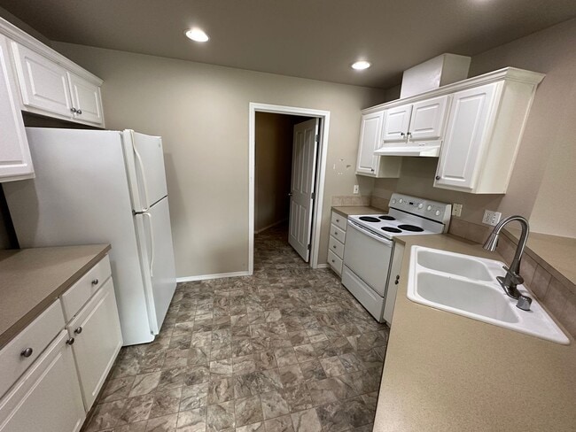 Building Photo - 1847 Kennedy Pl