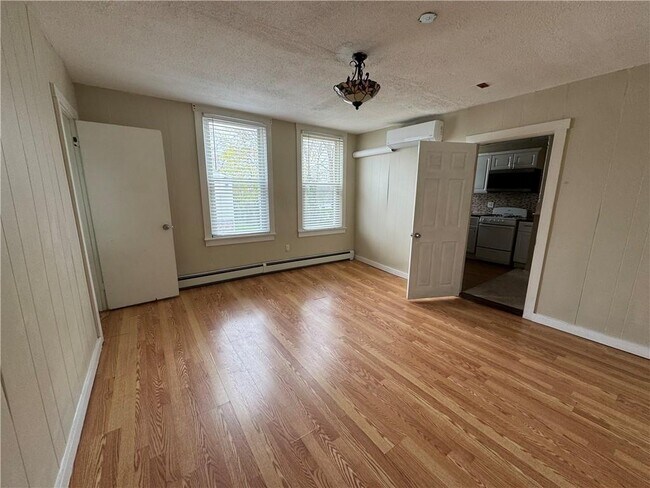 Building Photo - 40-40 Freebody St