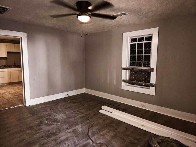 Building Photo - 2334 Garden Dr