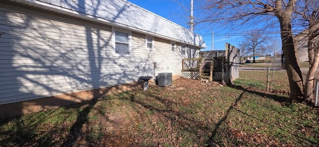 Building Photo - 2545 S Ingram Mill Rd