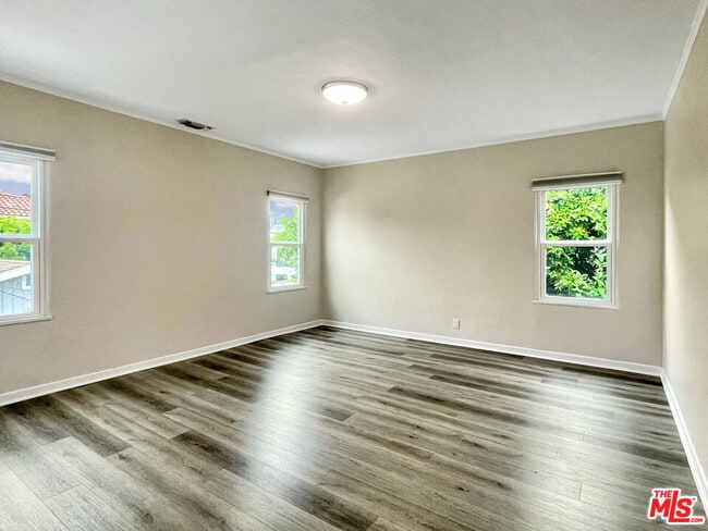 Building Photo - 124 N Mansfield Ave