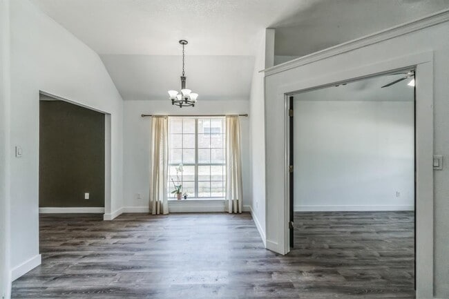Building Photo - 409 Gina Dr