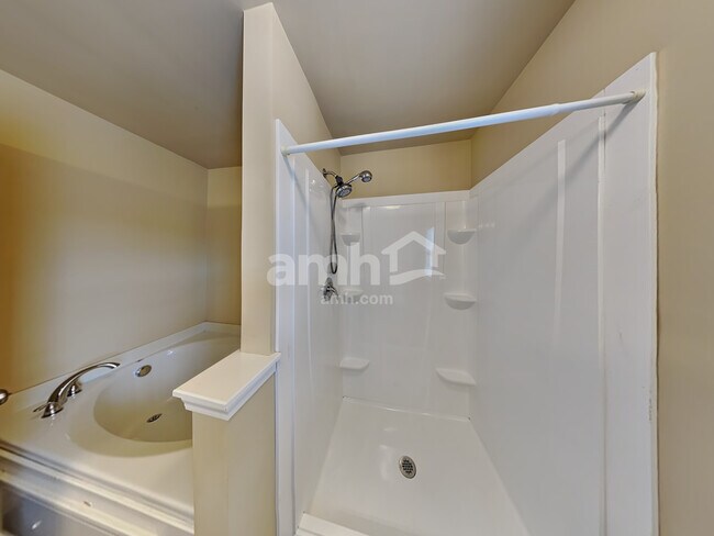 Building Photo - 3016 Sommette Drive