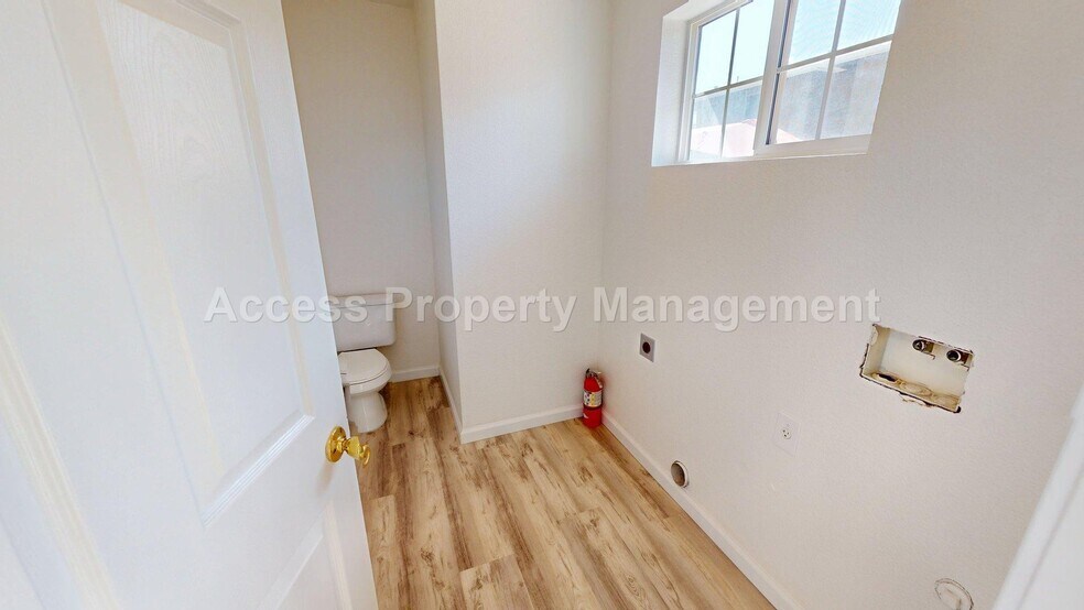 Building Photo - 1050 N Denair Ave