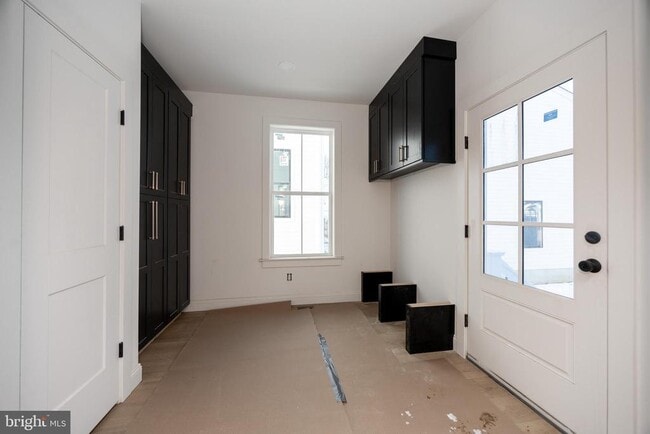 Building Photo - 453 E Franklin St