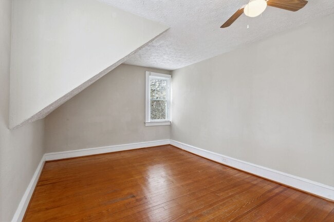 Building Photo - 3307 Kenmore Dr