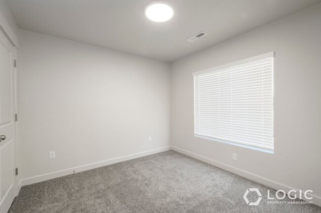 Building Photo - 688 E 500 S