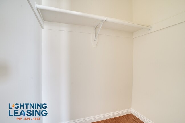 Building Photo - 1058 Normandie Ave