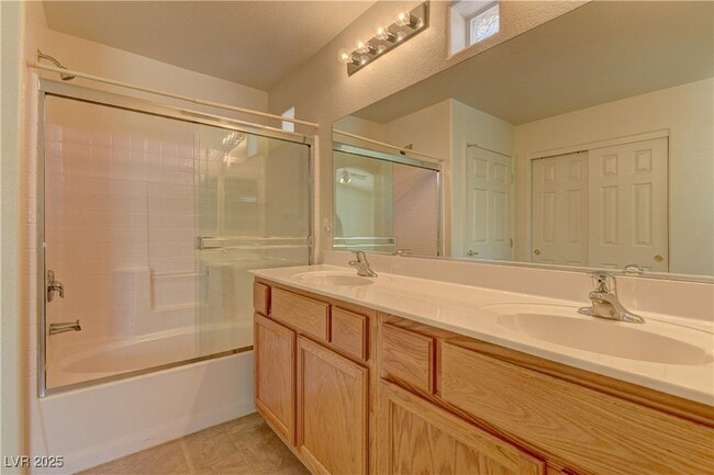 Building Photo - 10403 Madagascar Palm St